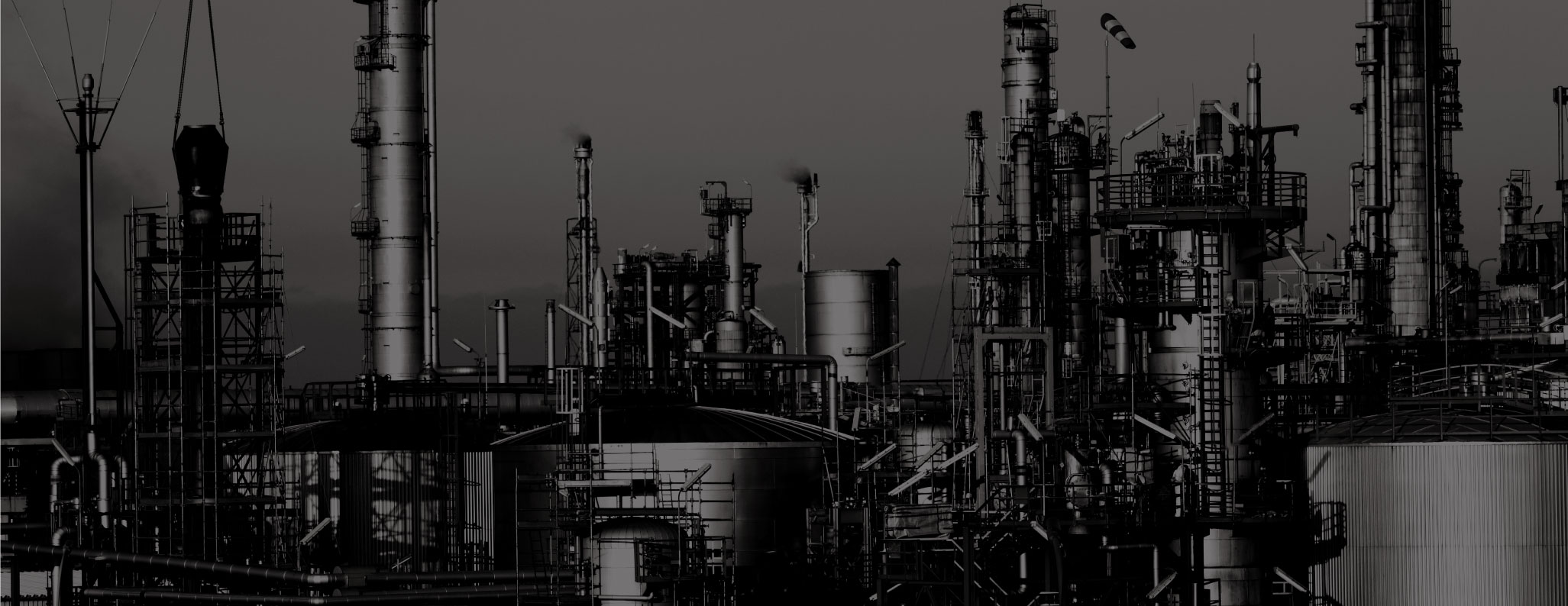 株式会社ラステック｜業務内容創業以来、株式会社ラステックはプラントを中心とした熱絶縁工事で高い技術力により成長してまいりました。 熱絶縁という言葉が、あまりピンと来ないかもしれませんが、一言で言うと『熱を届ける』ことが私たちの仕事です。 地球温暖化防止対策や省エネルギー対策が一層進められる中、私たちラステックは、すべてのお客様から喜ばれ、選ばれ続ける企業であるために、また安全で快適な空間づくりのために、たゆまぬ努力を続けて参ります。 今後ともより一層のご支援を賜りますようお願い申し上げます。